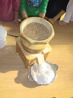 Na mlin gre pa lažje