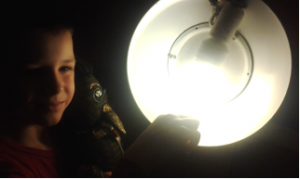 luč usmerite, da ne bo svetila v prazno