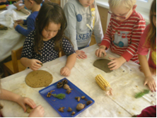 odtisi drevesnih plodov v glini