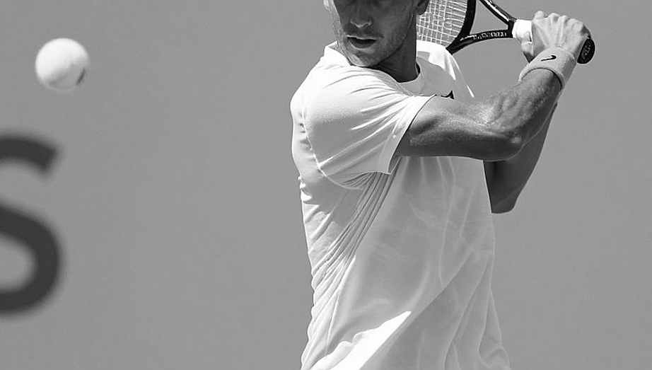 Zverev, vách đá 4.000 điểm và tầng đất Toni Nadal chưa đào