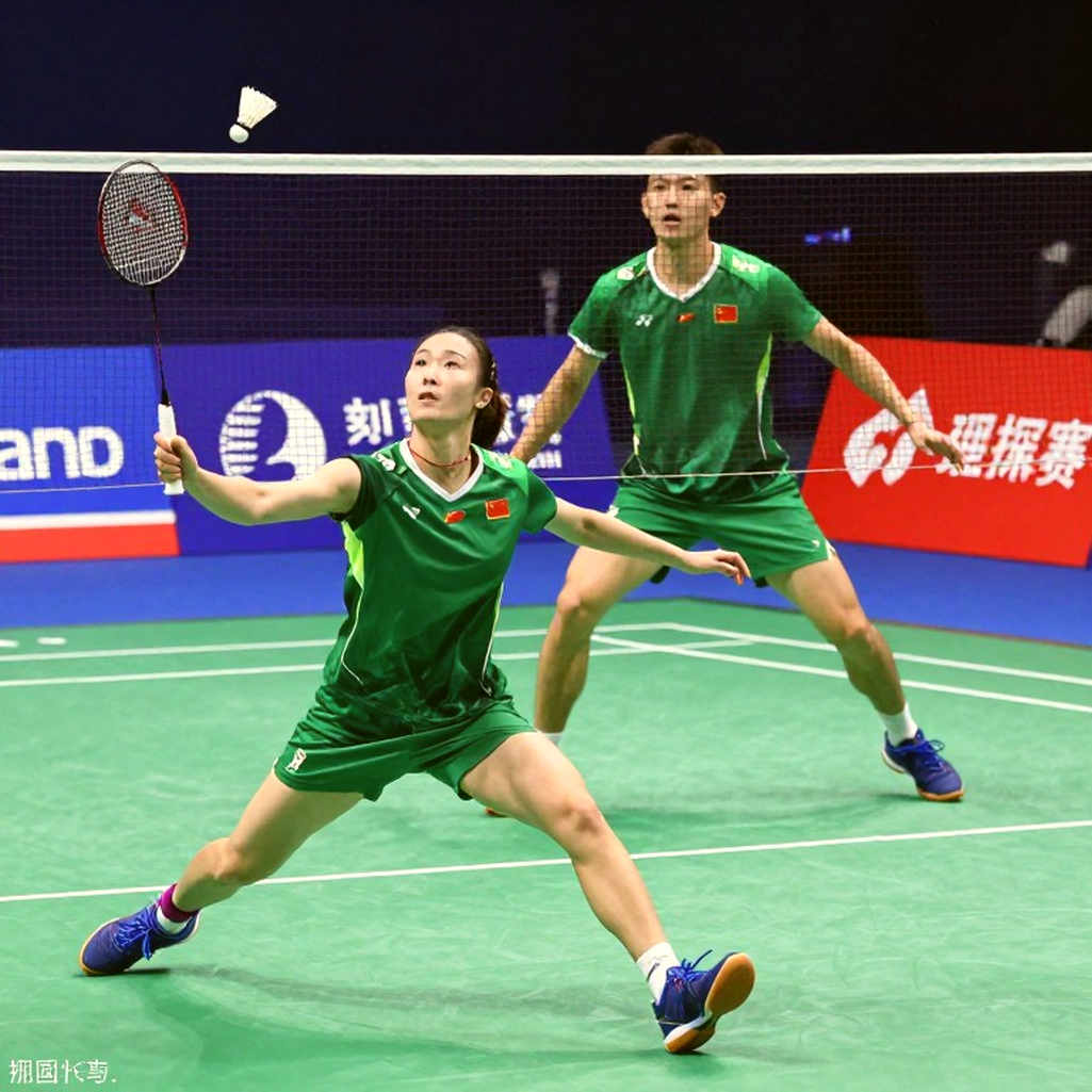 Alwi Farhan tập cùng Momota trước Asian Games 2026: Điểm tựa hệ thống hay bong bóng truyền thông