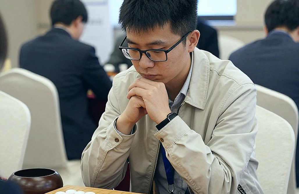 ChessBase Magazine số 225: giải Praha 2026, 27 ván cờ thu nhỏ và cuộc kiểm tra lại khai cuộc